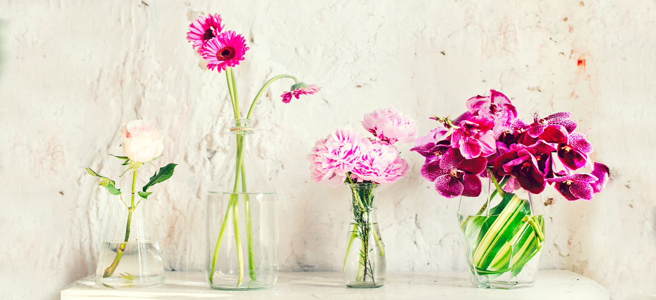Cum să prelungești durata de viață a florilor din vază?